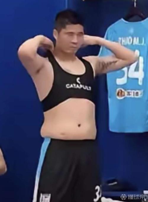 国足为什么被叫白斩鸡？球员身材引发的吐槽！