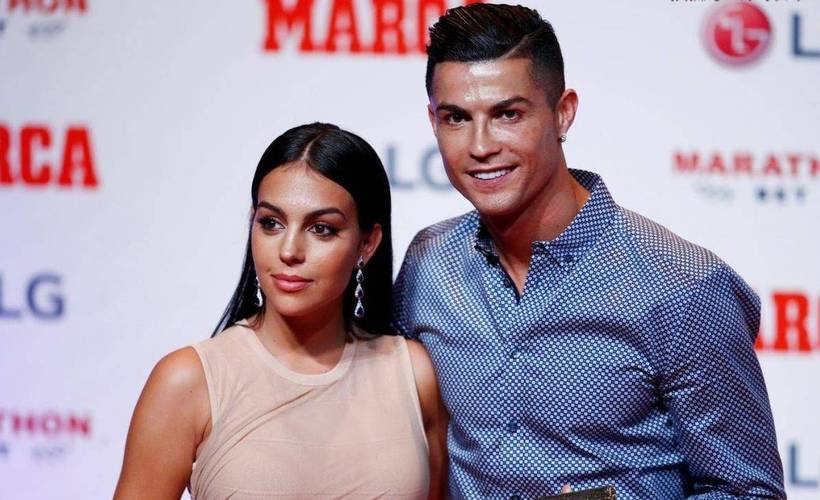 揭秘C罗的婚姻生活:C罗有几个妻子图片?