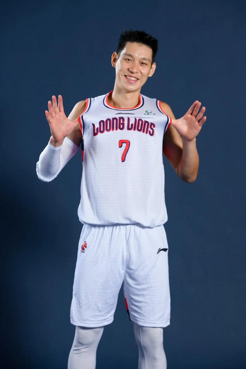 揭秘林书豪篮球生涯：NBA、CBA、P+联赛的总冠军梦