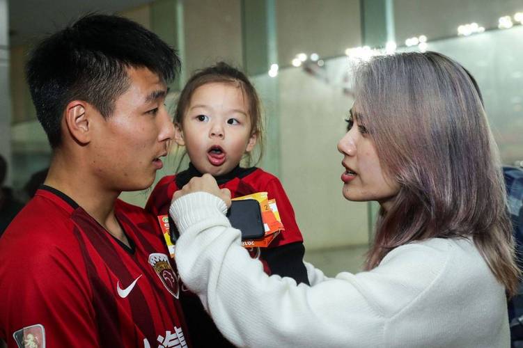 武磊老婆做什么工作？家庭幸福的背后故事