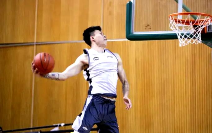 张镇麟冲击NBA：他能成功吗？
