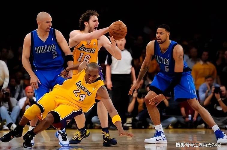 为什么11年的湖人会输给小牛？阵容老化是主因吗？
