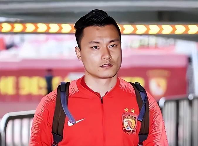 足球名将郜林：郜飞机绰号的由来和他的球场表现