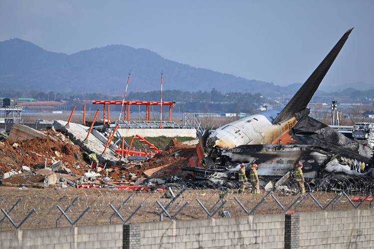 为什么空难事故中很少有全尸？高空坠落与爆炸的致命组合