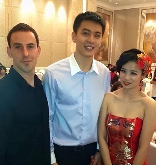 杨鸣和妻子的婚姻状况究竟如何？他为何闭口不提？