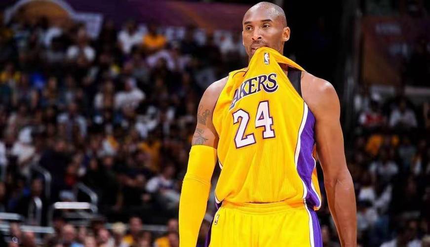 NBA著名球星有哪些？盘点那些闪耀球场的超级巨星