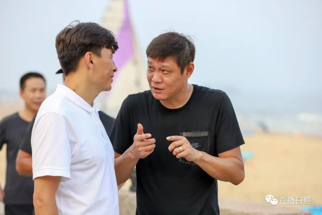 李玮峰和范志毅谁更强？从荣誉和影响力深度分析！