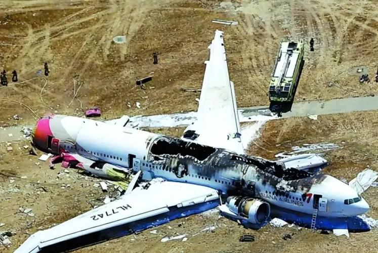为什么空难事故中很少有全尸？高空坠落与爆炸的致命组合