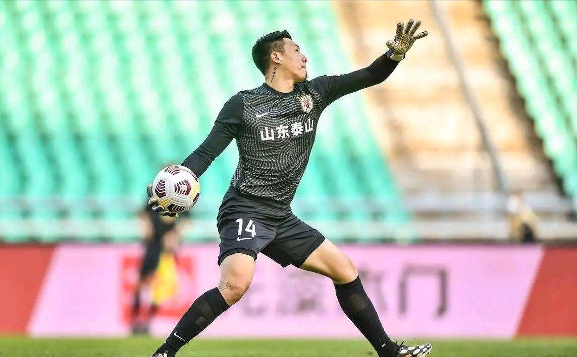 曾诚VS颜骏凌：两位国门谁的整体实力更胜一筹？