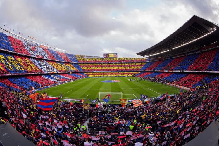 巴塞罗那足球俱乐部主场是哪里？名字叫什么？