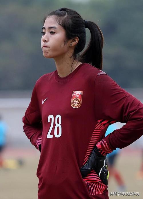 中国女足赵丽娜不戴头盔？时尚写真照引热议