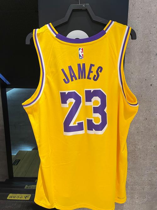 篮球23号球衣是谁的？那些NBA巨星都穿过23号球衣