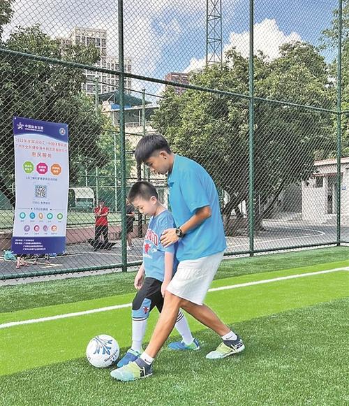 想让孩子学足球？广州有哪些不错的足球学校？