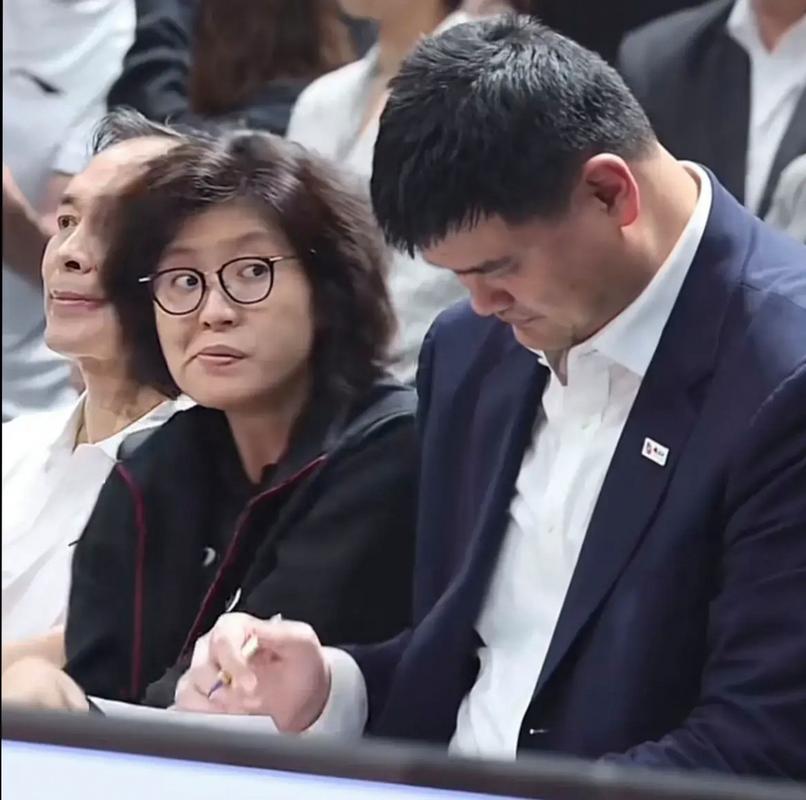 揭秘叶莉拒绝姚明的真相：爱情与梦想的博弈