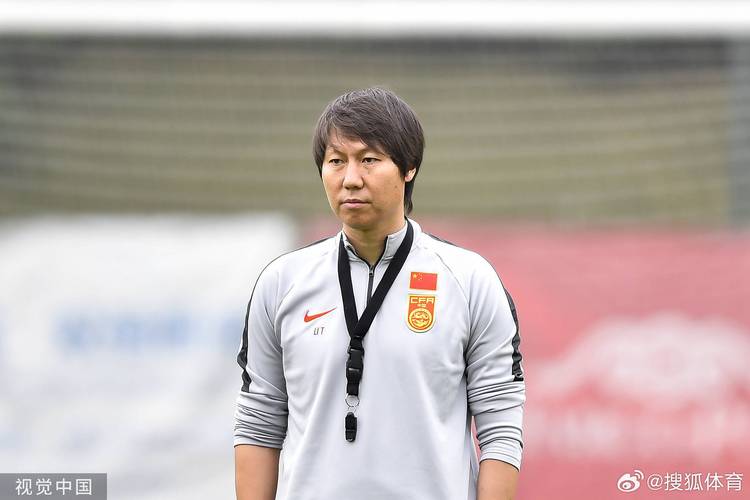 李铁执教国足期间的优缺点分析，他的水平到底如何？