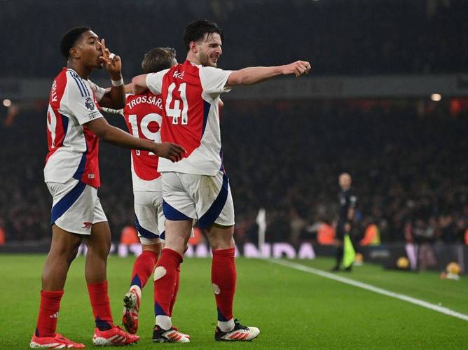 拜仁伦敦之王梗的来源：阿森纳热刺的痛