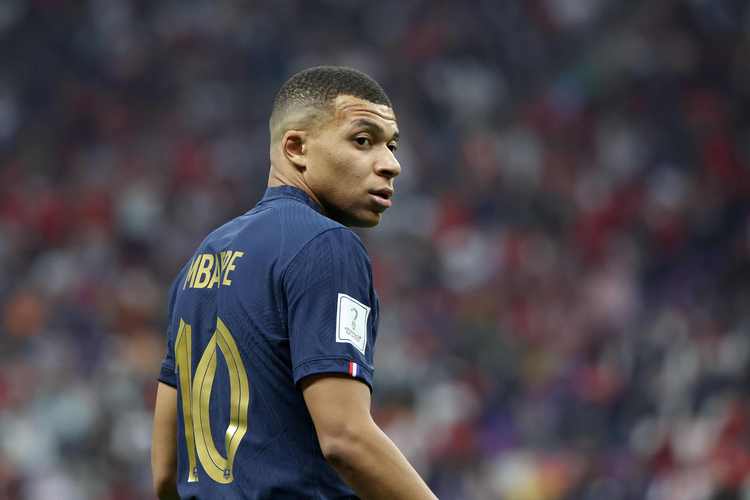 谁是世界第一?姆巴佩能否超越梅西的传奇?