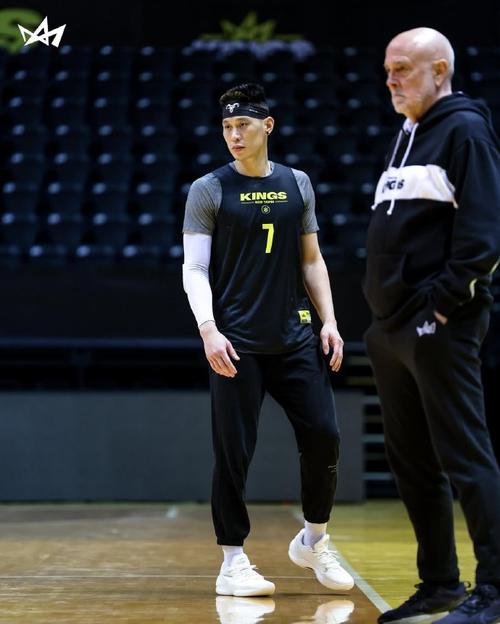 林书豪在哪支球队?回顾林书豪的篮球生涯和球队历程