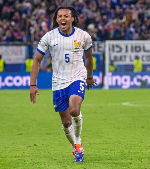 孔卡现在踢球吗？他职业生涯的终点站是哪里？