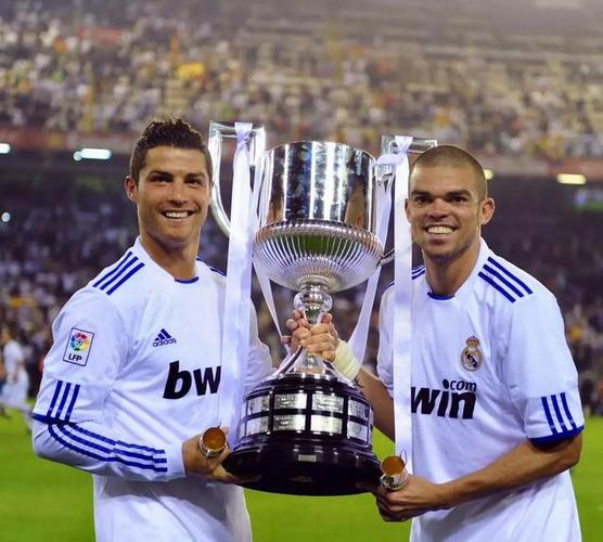 一位是C罗,一位是罗纳尔多,他们之间有什么关系?