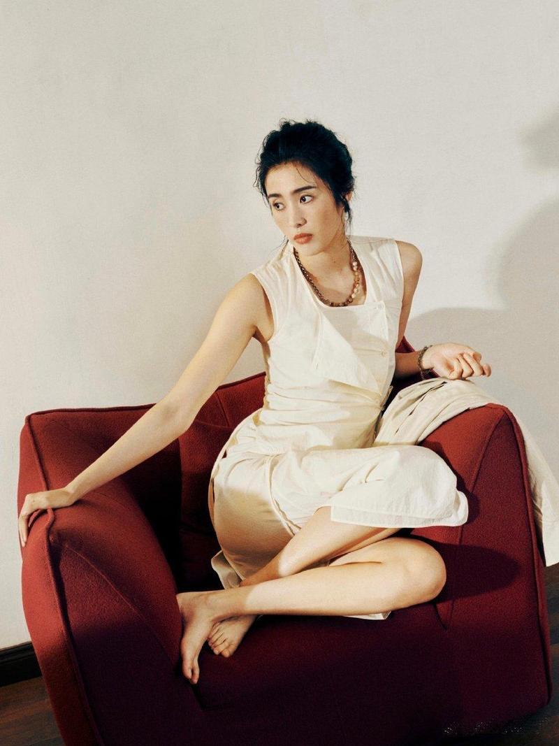 女足名将赵丽娜去哪儿了？她退役后的生活和事业发展如何？