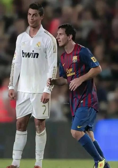 C罗真的不如梅西？从技术到荣誉的全方位解读