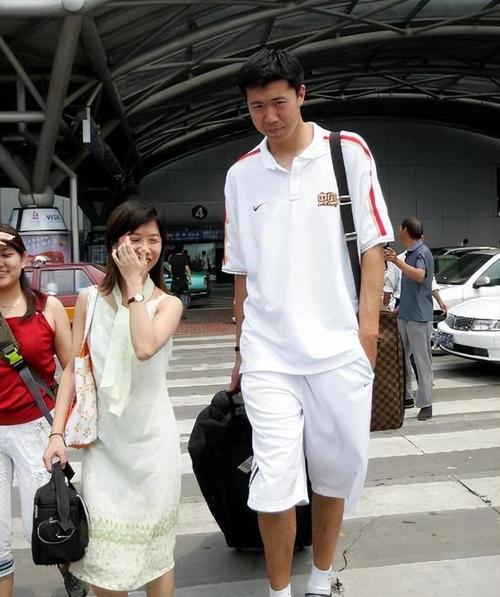 48岁王治郅近况如何?他如今都在忙些什么?