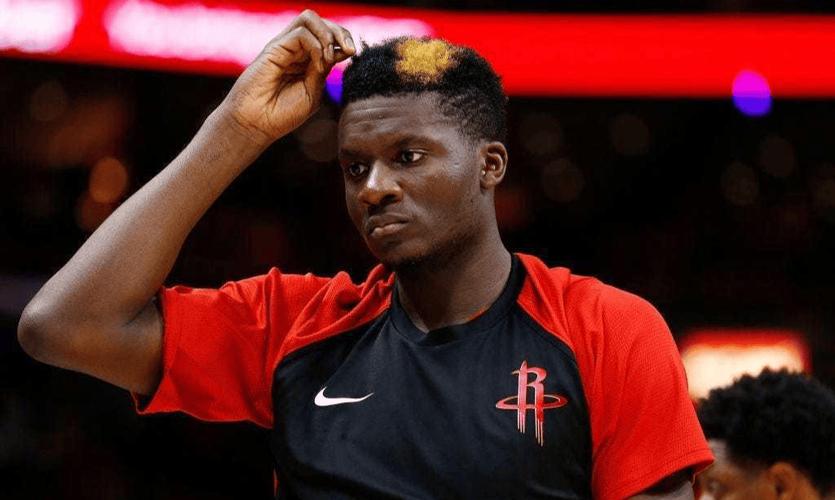 卡佩拉为什么叫饼皇？揭秘NBA篮板狂人的绰号由来