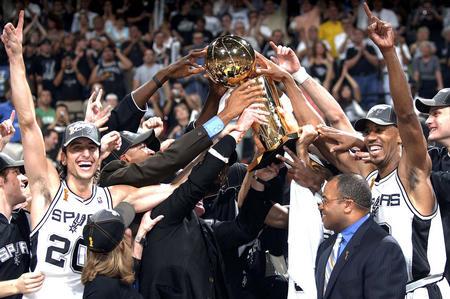 马刺一共拿到几个总冠军?回顾马刺5次夺冠的精彩瞬间!