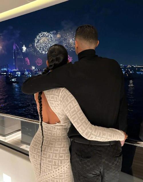 C罗看上乔治娜的秘密:是真爱还是另有隐情?