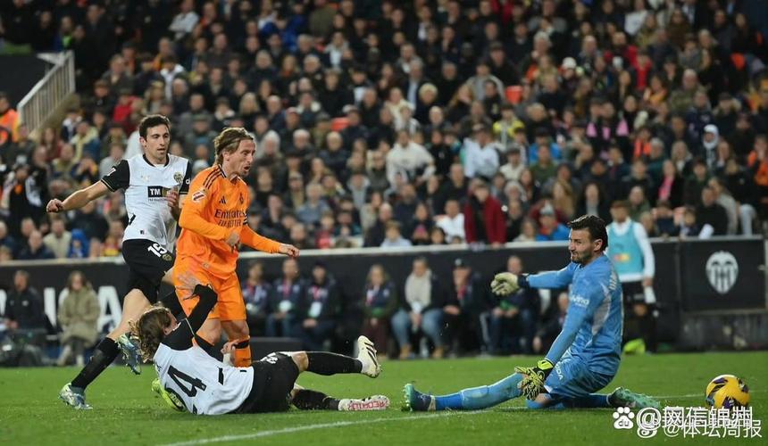 莫德里奇踢什么位置？从皇马到国家队全面解读