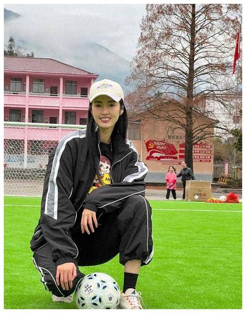 女足名将赵丽娜去哪儿了？她退役后的生活和事业发展如何？