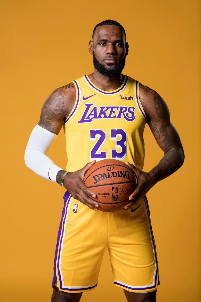 NBA23号球衣传奇：有哪些著名球员穿过这件球衣？