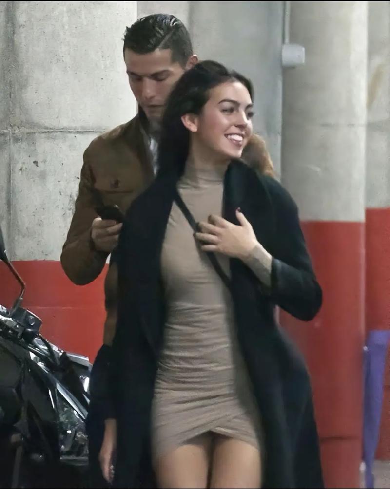 C罗看上乔治娜的秘密:是真爱还是另有隐情?