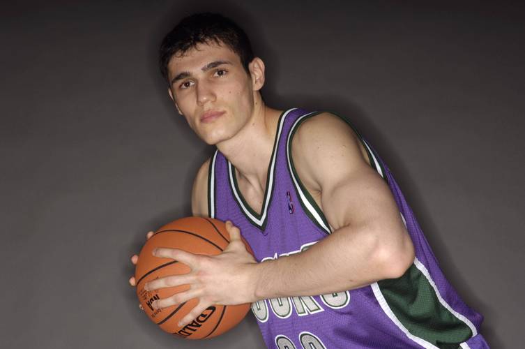 伊利亚索瓦是哪国人?揭秘NBA球星的国籍之谜