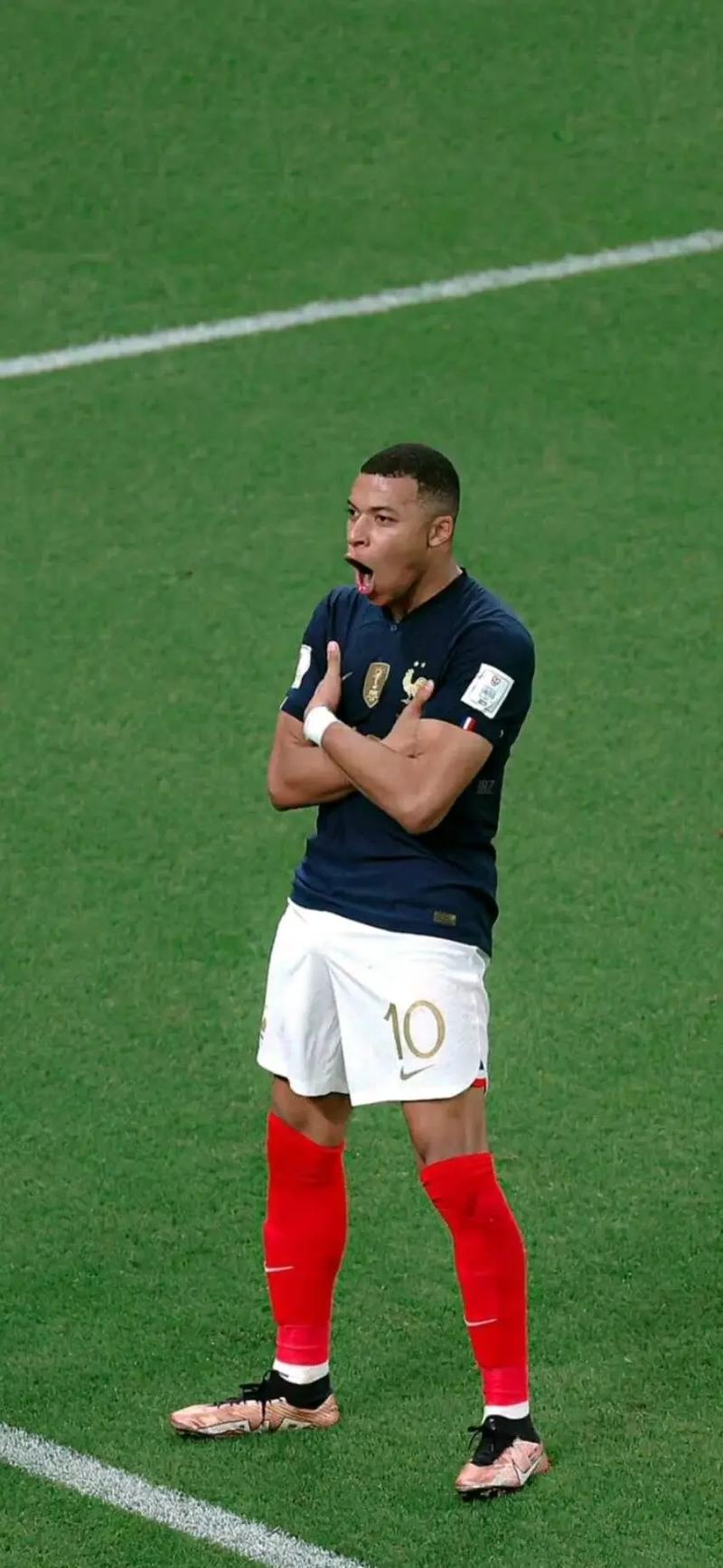 谁是世界第一?姆巴佩能否超越梅西的传奇?