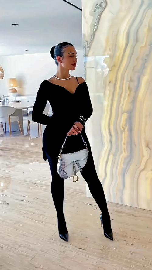 C罗女朋友谁最美?网友热议不断!