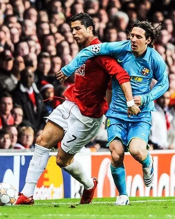 男神对决!C罗和梅西的颜值你更喜欢哪个?