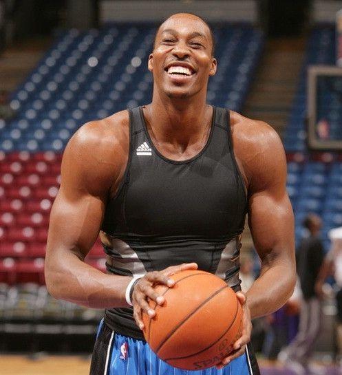 篮球巨星德怀特·霍华德有多高?他的身高是多少?