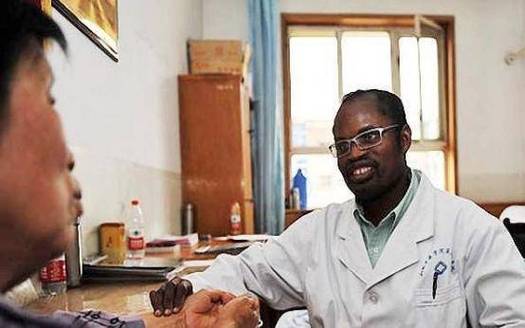 迪亚拉是中国人吗？这位非洲中医博士的故事令人动容