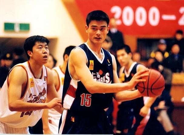 中国篮球明星都有谁?盘点那些闪耀球场的巨星们