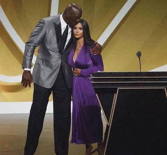 瓦妮莎再婚传闻是真的吗?科比遗孀的感情生活