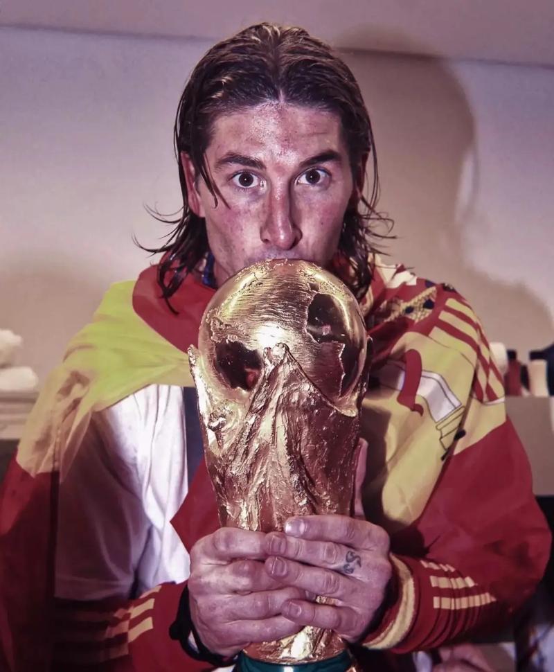 世界杯冠军拉莫斯退国家队了?西班牙队痛失核心力量