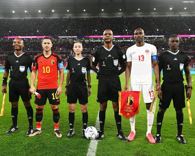 足球比赛裁判人数多少？世界杯和普通比赛一样吗？