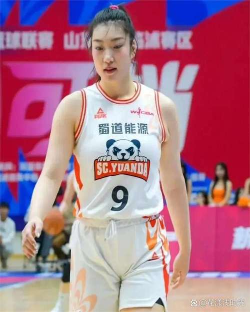 女篮韩旭和李月汝谁更高？揭秘她们的真实身高
