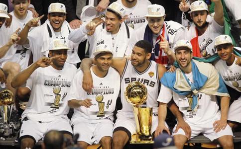 马刺一共拿到几个总冠军?回顾马刺5次夺冠的精彩瞬间!