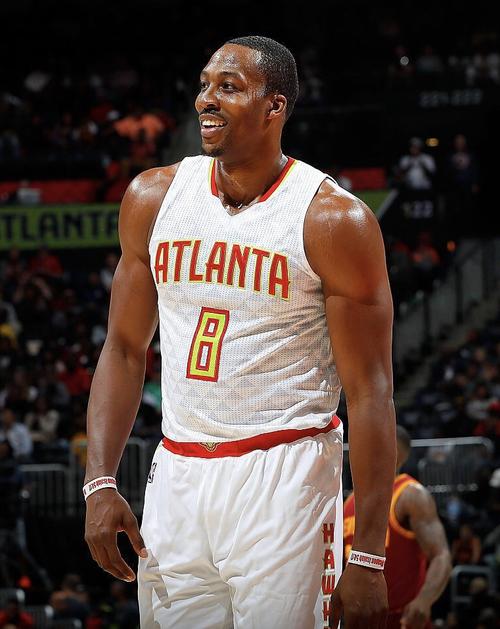 篮球巨星德怀特·霍华德有多高?他的身高是多少?