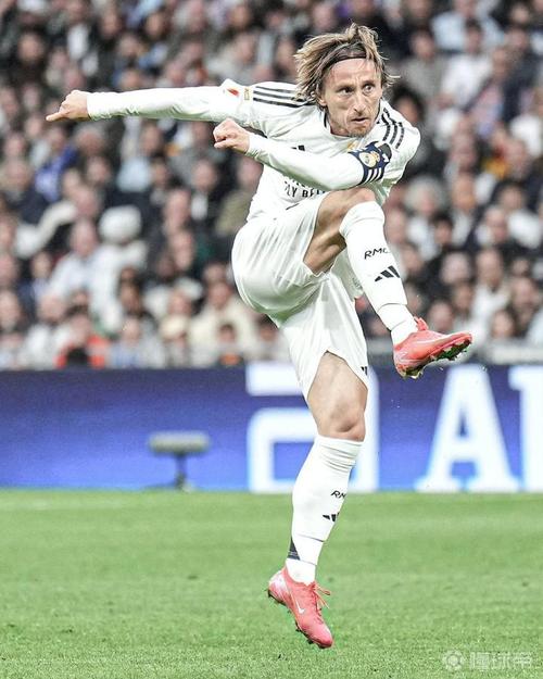 莫德里奇踢什么位置？从皇马到国家队全面解读