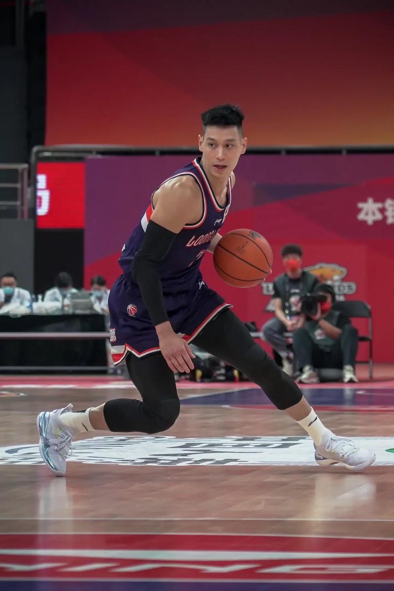 林书豪是什么运动员？他是NBA球星还是CBA球员？