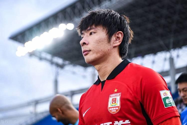 你知道长春亚泰足球队的主教练是谁吗？